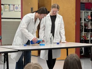 THS STEM Club with 5th grade students